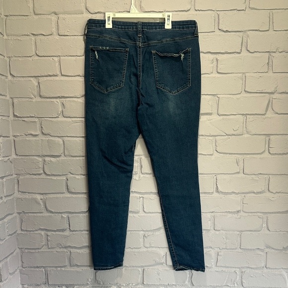 NWOT Distressed Blue Women's Jeans size 17 - Picture 3 of 6